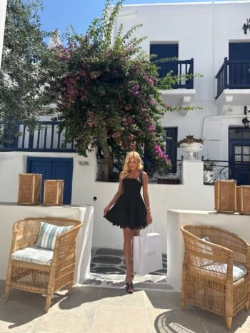 Vestido Curto em Crepe Preto Fresh Classic Day