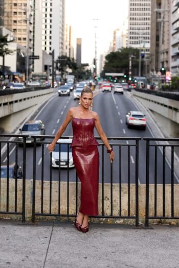 Conjunto Corset + Saia Midi Couro Eco