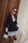 Vestido Curto com Casaco Risca De Giz e Renda Affair