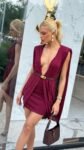 Vestido Curto Drapeado com Capa e Cinto Marsala