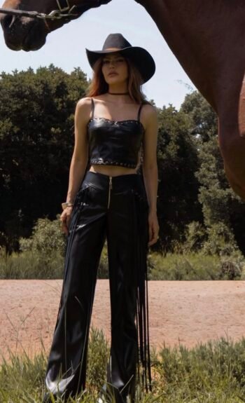Conjunto Feminino Couro PU Calça Cropped - Foto 2
