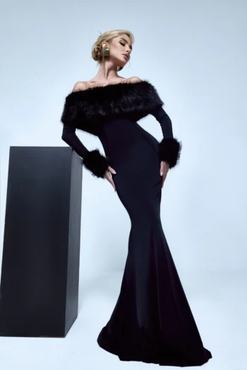 VESTIDO LONGO JERSEY COM DECOTE PELOS - Foto 2