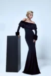 VESTIDO LONGO JERSEY COM DECOTE PELOS