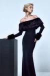 VESTIDO LONGO JERSEY COM DECOTE PELOS