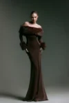 VESTIDO LONGO JERSEY COM DECOTE PELOS