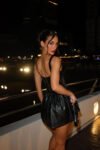 Vestido Curto de Couro Preto Com Renda Romance