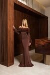 VESTIDO LONGO JERSEY COM DECOTE PELOS