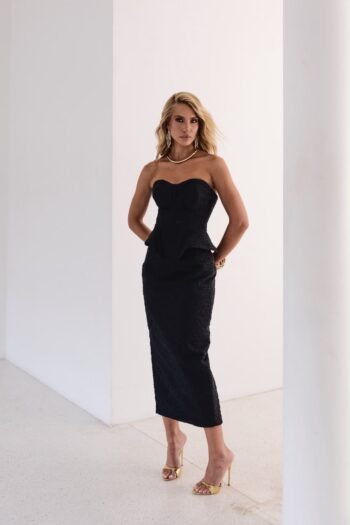 Vestido Bordado Corset Pleplum E Saia Midi