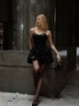 Vestido Curto Balonê Em Vinil Gloss