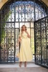 Vestido Riviera Midi Listrado Amarelo e Off-White