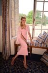 Vestido Victoria Midi de Crepe Alfaiataria Premium com Capa em Tule Rosa