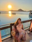 Vestido em Tule Estampado com Corset e Saia Assimétrica