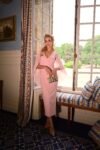 Vestido Victoria Midi de Crepe Alfaiataria Premium com Capa em Tule Rosa