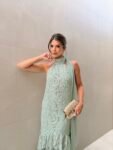 Vestido Longo em Renda com Gola Alta e Faixa