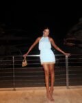 Vestido Curto Drapeado com Pedrarias