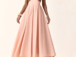 Vestido Midi com Busto Drapeado e Recortes Laterais