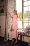 Vestido Victoria Midi de Crepe Alfaiataria Premium com Capa em Tule Rosa