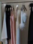 Vestido Midi Renda Com Plumas