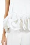 Conjunto Blusa Gola Alta Peplum Escultura e Calça em Alfaiataria Off