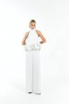 Conjunto Blusa Gola Alta Peplum Escultura e Calça em Alfaiataria Off