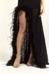 Vestido Longo Renda Com fenda e Plumas Preto